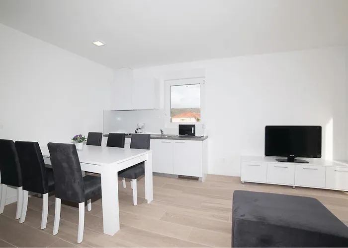 Apartment Three-bedroom In Trogir