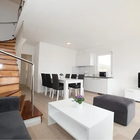 Διαμέρισμα Three-bedroom In